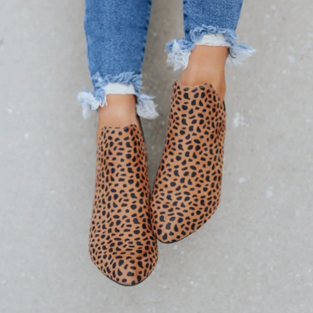 Leopard side cut chunky heel bootie - Picture 6 of 6